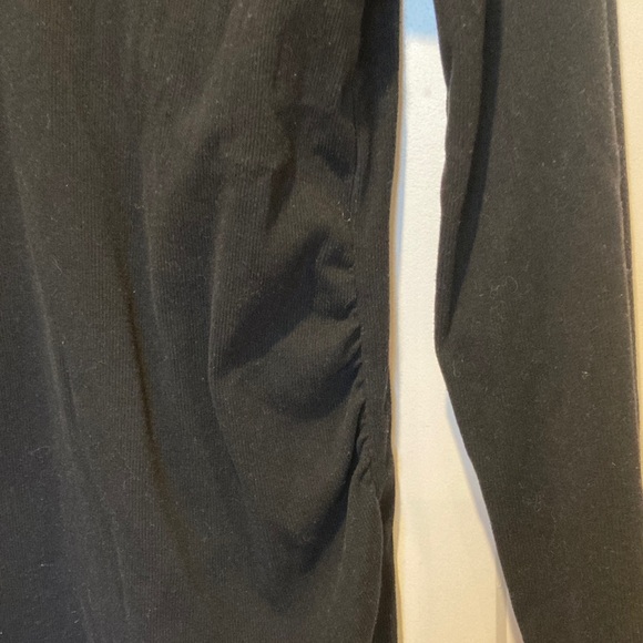 Old Navy maternity Long Sleeve Black V-Neck Tee - Picture 3 of 4